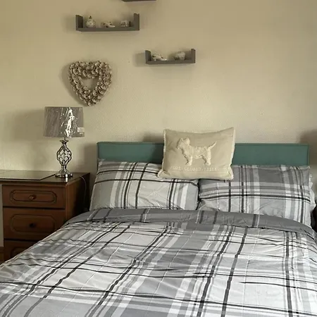 Wonderful 4 Bedroom Sleeps 8 בית נופש קרליסל