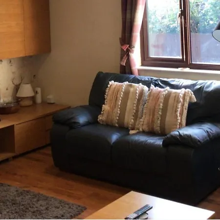 Wonderful 4 Bedroom Sleeps 8 * קרליסל