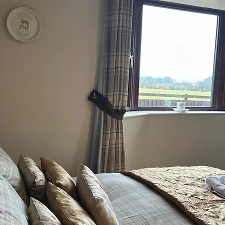 בית נופש Wonderful 4 Bedroom Sleeps 8 *