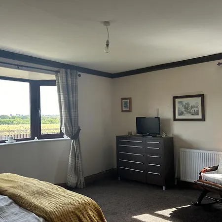 Wonderful 4 Bedroom Sleeps 8