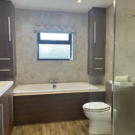 Σπίτι διακοπών Wonderful 4 Bedroom Sleeps 8 *