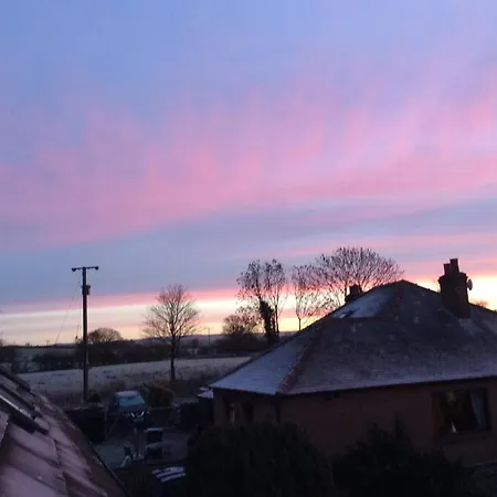 Wonderful 4 Bedroom Sleeps 8 Holiday home *