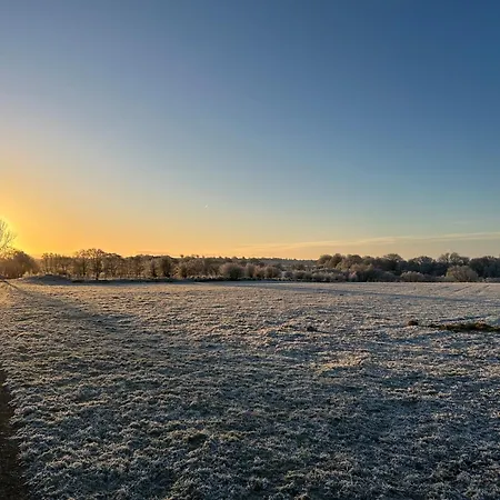 Wonderful 4 Bedroom Sleeps 8 *