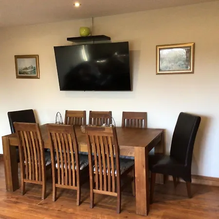 Wonderful 4 Bedroom Sleeps 8 * 卡莱尔