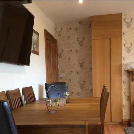 Wonderful 4 Bedroom Sleeps 8 *