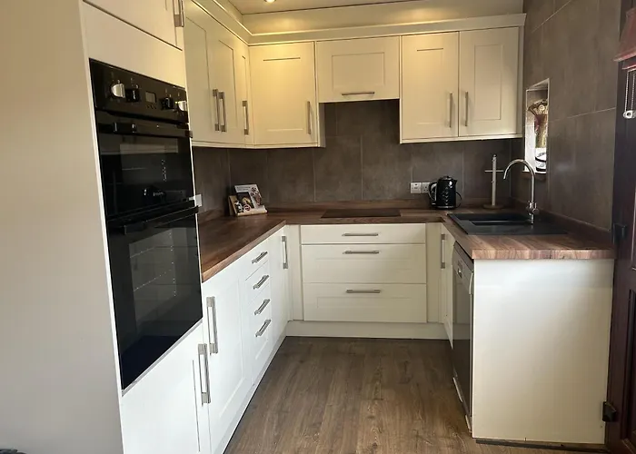 度假居 Wonderful 4 Bedroom Sleeps 8 *