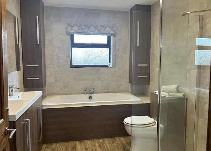 度假居 Wonderful 4 Bedroom Sleeps 8 *