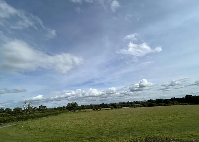 Wonderful 4 Bedroom Sleeps 8 度假居