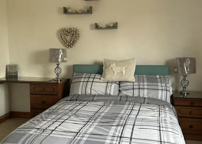 Wonderful 4 Bedroom Sleeps 8 度假居 卡莱尔