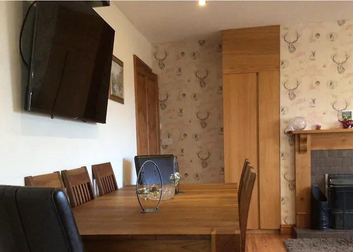 Wonderful 4 Bedroom Sleeps 8 *