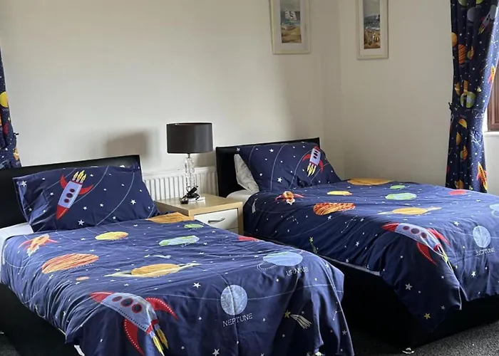 度假居 Wonderful 4 Bedroom Sleeps 8 卡莱尔