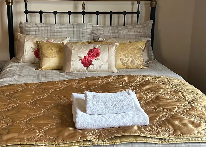 Wonderful 4 Bedroom Sleeps 8 Hébergement de vacances