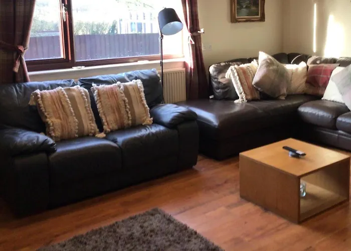 Wonderful 4 Bedroom Sleeps 8 度假居 *