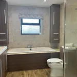 Holiday home Wonderful 4 Bedroom Sleeps 8 *