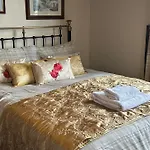 Wonderful 4 Bedroom Sleeps 8